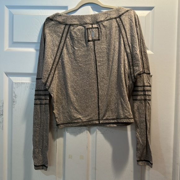 FP Movement Free People Gray Imagination Off Shoulder Piping Tee XS Top Shirt - Picture 9 of 9